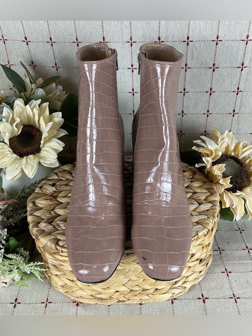 Steve Madden “Darma” Crocodile Embossed Ankle Boots Blush Tan Bootie Sz 10 - Picture 2 of 7